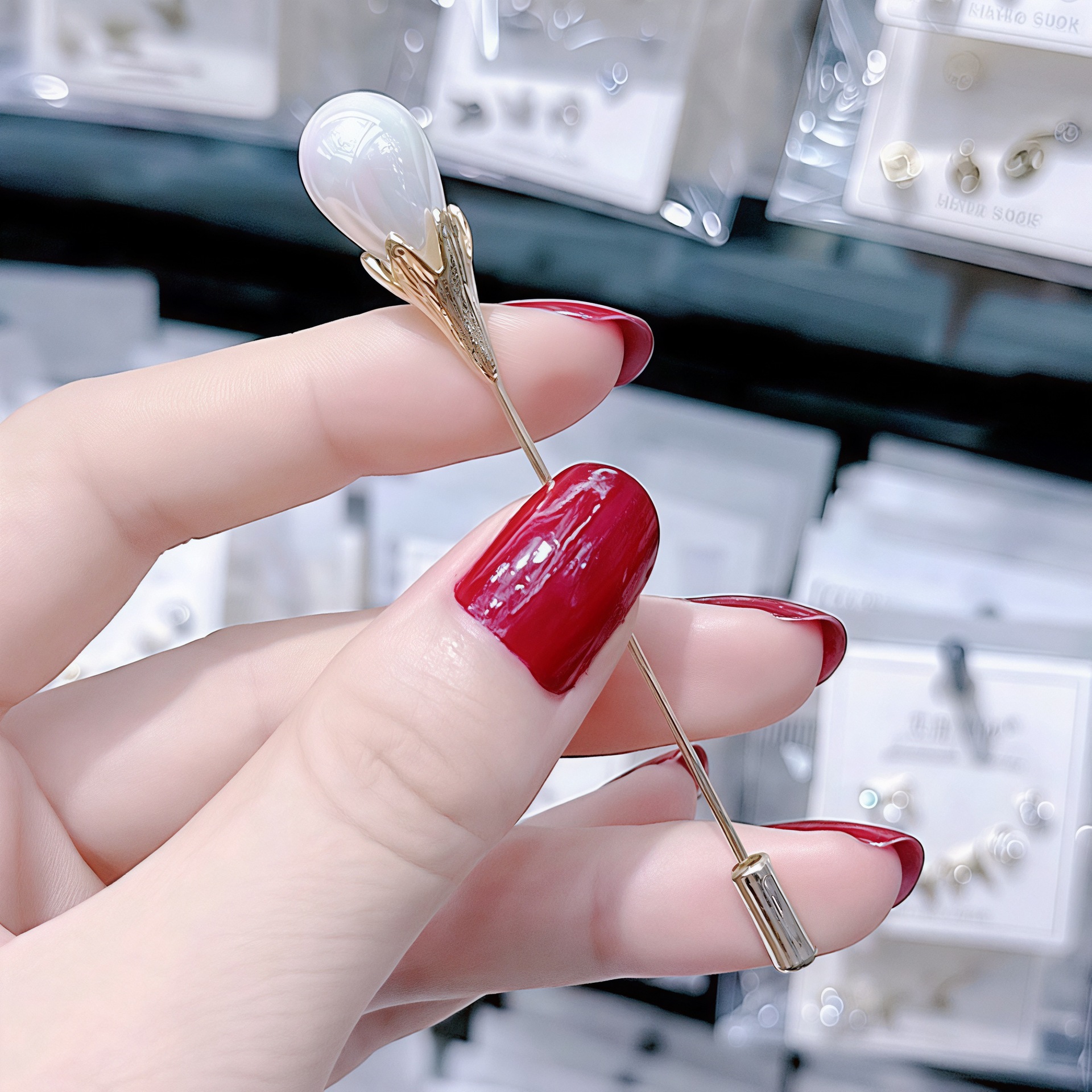 Spilla a forma di fiore di tulipano con perle per abito elegante_voghion.com