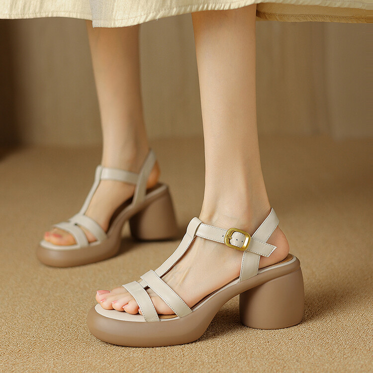 Retro fashionable sandals heels platform open toe with a strap