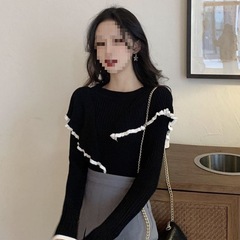女性用の春と秋の黒のボトムシャツ、シックな新しいスタイルのフリルスリム長袖秋冬トップスとセーター2025