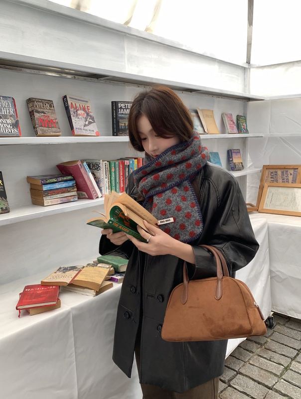 秋冬新款含羊毛小香风毛线锁边圆点围巾显白ins高颜值女学生保暖|undefined