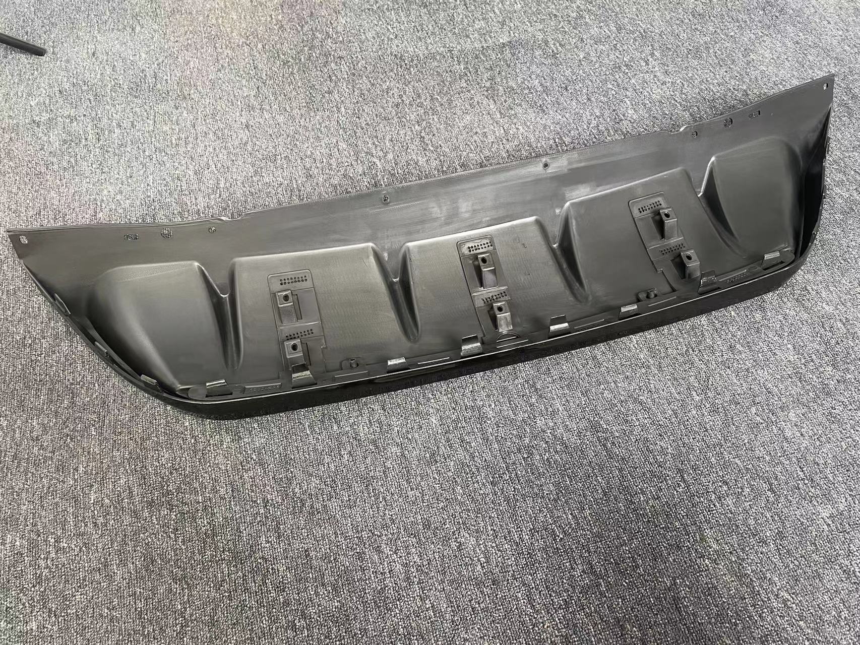 Suitable for Alfa Romeo STELVIO Stanvi Ti racing version rear bumper rear spoiler guard 1561584