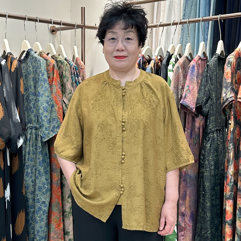 100kg Summer Fashion for Plus Size Moms: Stylish Mid-Sleeve Shirt for Women, Loose Fit to Cover the Belly, Suitable for Middle-Aged and Elderly Women 100kg Summer Fashion for Plus Size Moms: Stylish Mid-Sleeve Shirt for Women, Loose Fit to Cover the Belly, Suitable for Middle-Aged and Elderly Women
