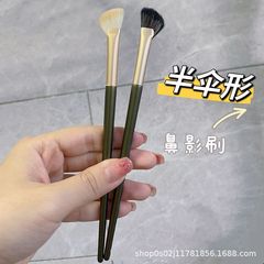 半扇形鼻影ブラシ化粧ブラシ鎌の形の斜め頭の小さい扇形の影の鼻梁の装飾の高いハレーションは化粧を染めます。