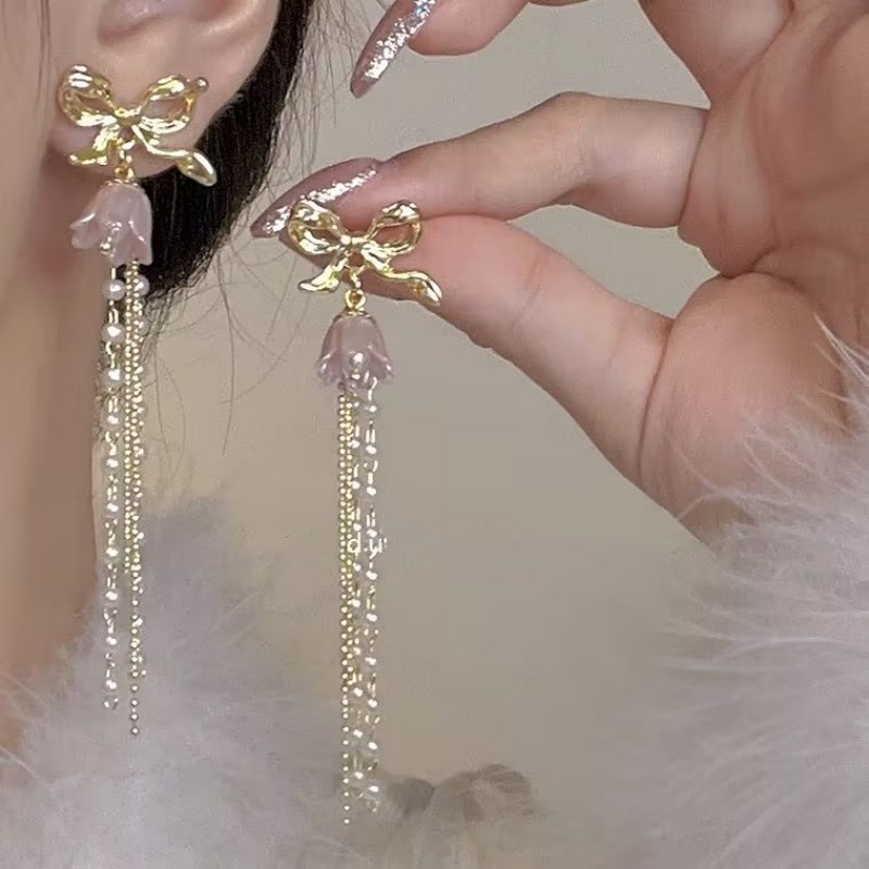 Purple design elegant earrings with bow pearl