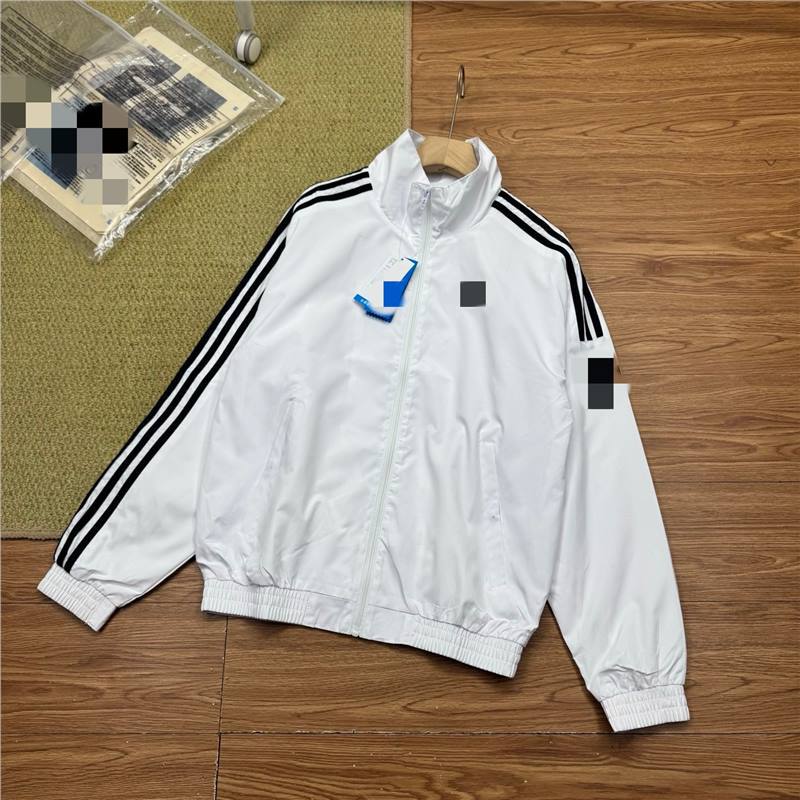 Classic Spring and Autumn Stand-Collar Three-Stripe Sports Jacket for Men, Casual Windbreaker, Couple Style, Versatile Trendy Top