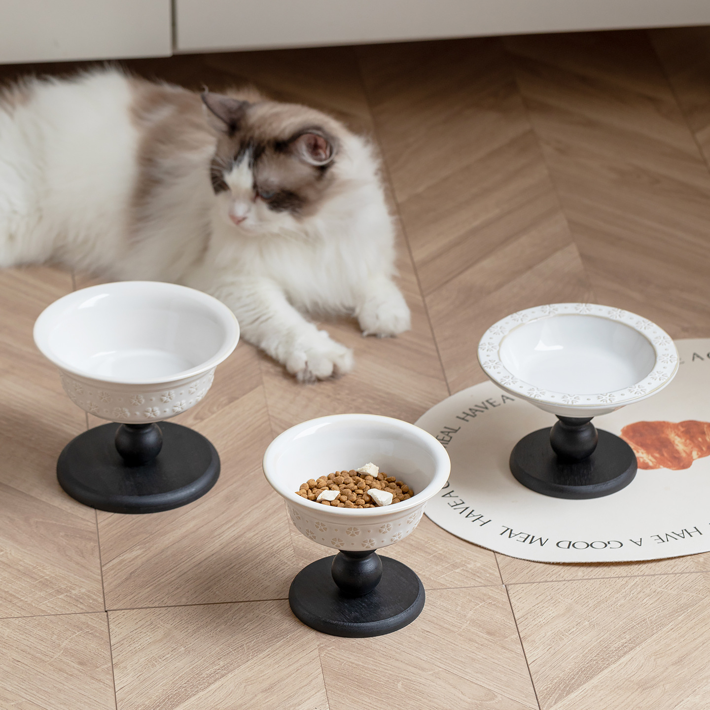 Cerámica de alto valor facial de gran calibre de patas altas para mascotas gatos cuello de protección contra derrumbe maceta de comida para gatos y perros al por mayor transfronteriza