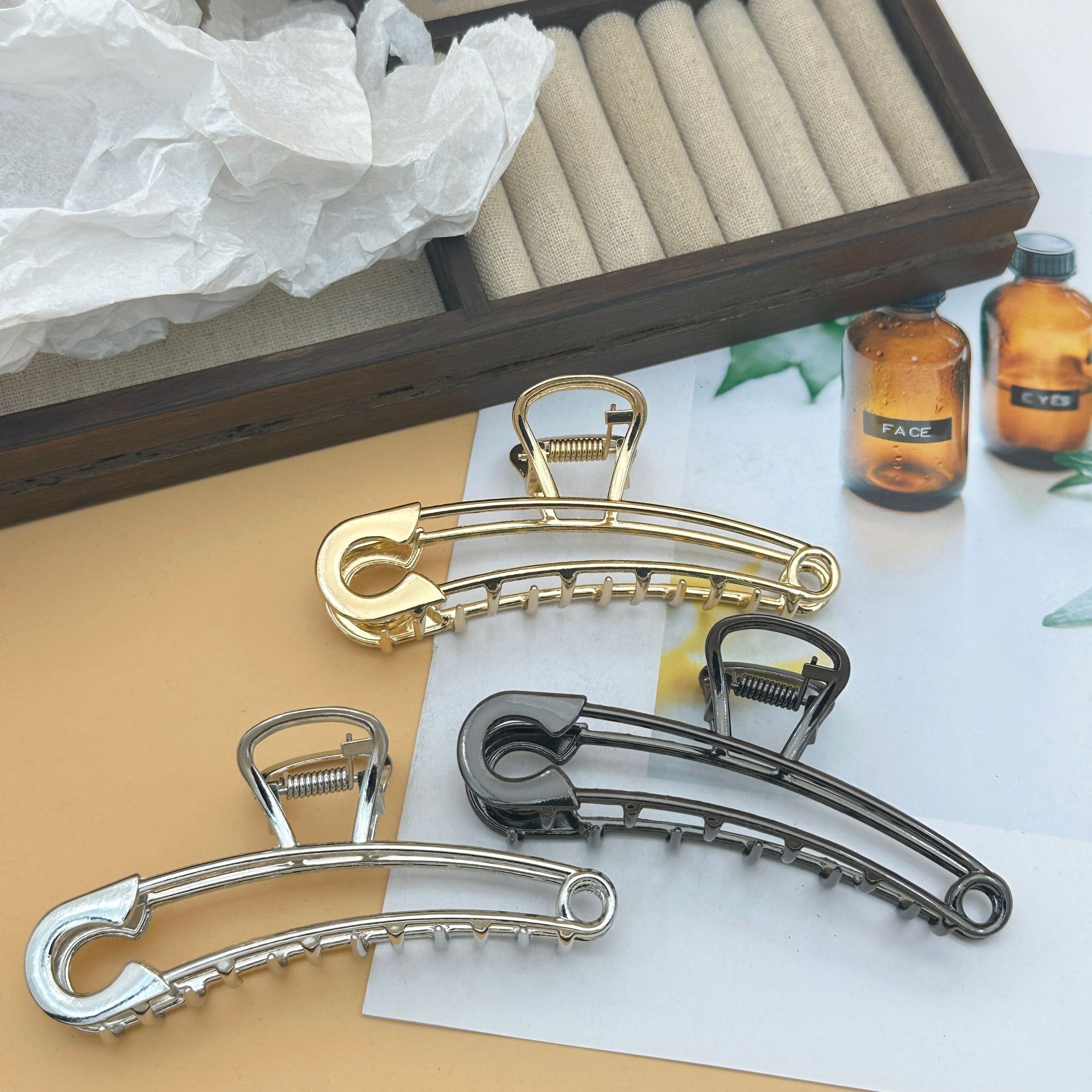 33g Weight Hair Claws Hair Accessories Type 1 Piece Quantity Holiday, Daily Occasion Zinc alloy Material Solid Color Pattern All Seasons Season Women's Gender Plating Design Vacation, Classic Style Style Vacation Classic Style Women's Solid Color Zinc Alloy Plating Hair Claws 无
