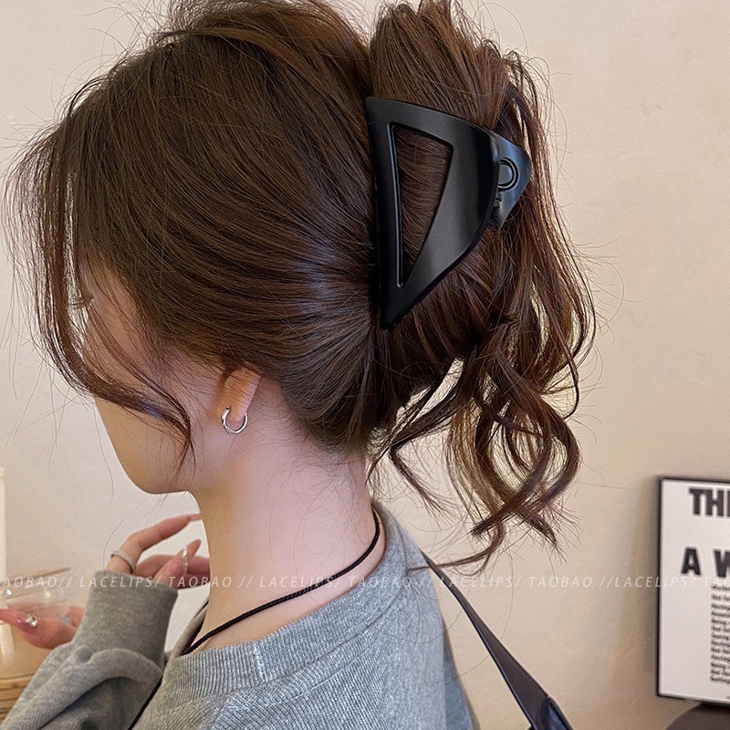 무광 블랙 경사 삼각형 그리퍼 약 8cm