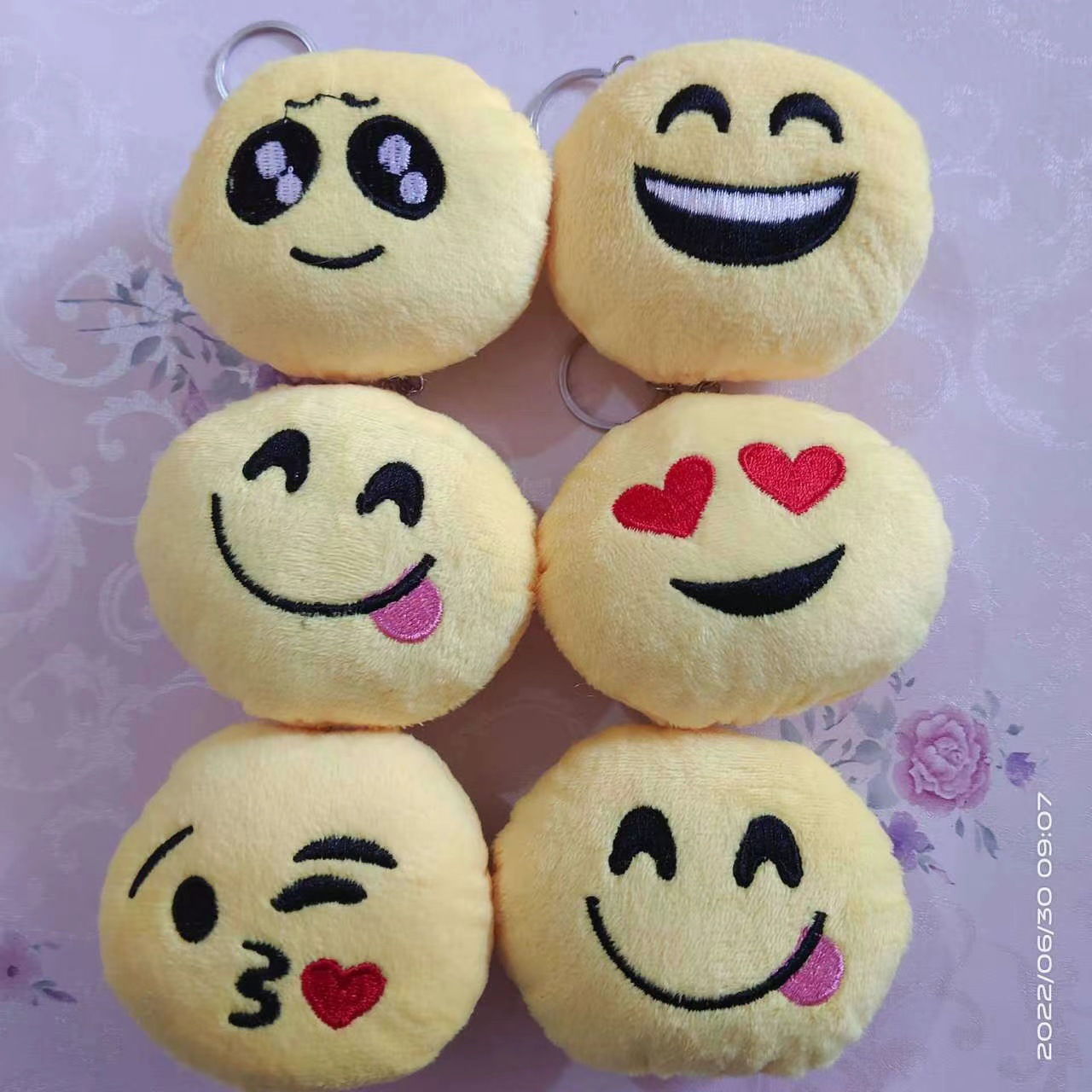 Juguetes de peluche transfronterizos pequeños emoticones colgantes mochilas llaves colgantes eventos de boda arrojar regalos colgantes al por mayor