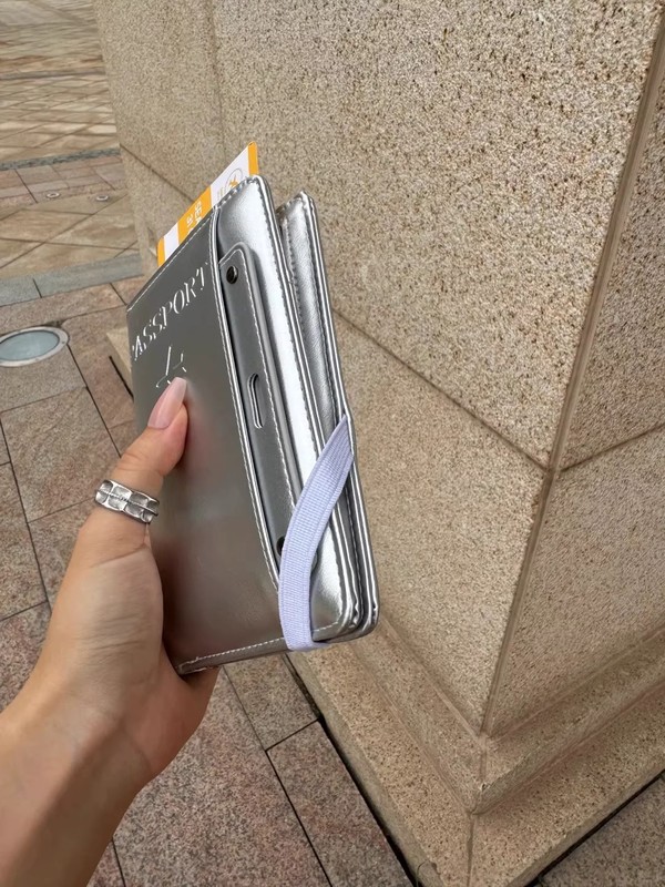 小众韩系银灰色护照夹高颜值出国旅游身份证件收纳套卡包高级感|undefined