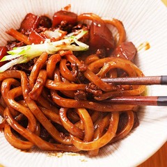 Korean Imported Jinwei Chun Sauce 300g – Authentic Korean Sauce for Jajangmyeon, Ideal for Mixed Noodles & Black Bean Sauce