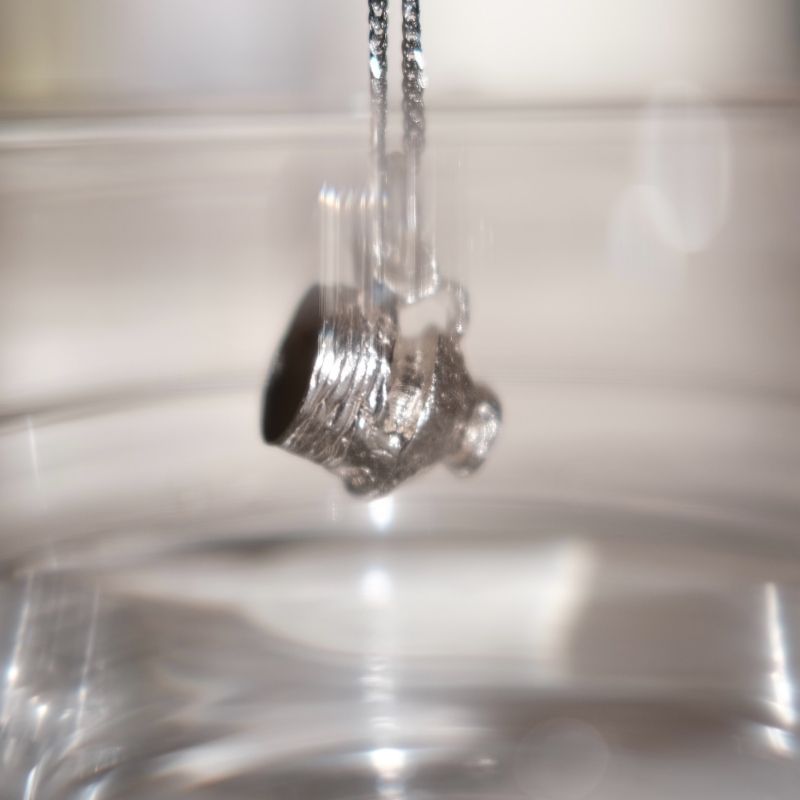 오리지널 틈새 디자이너 손으로 조각한 수제 컵 펜던트 스웨터 체인 선물