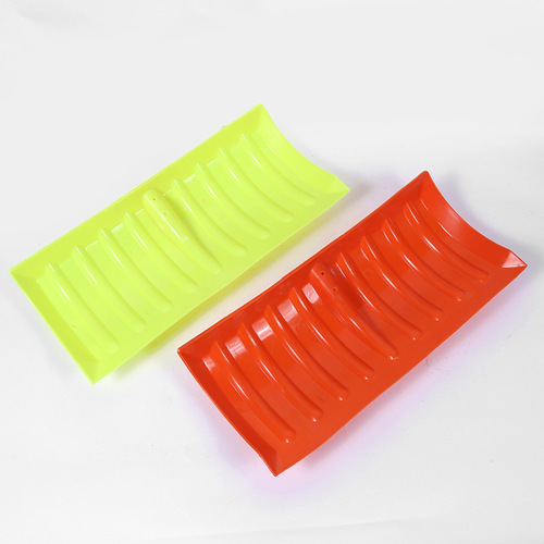 Large Snow Shovel, Outdoor Snow Removal Tool, Plastic Utility Snow Scoop—A Handy Gadget for Property Maintenance and Municipal Snow Clearance