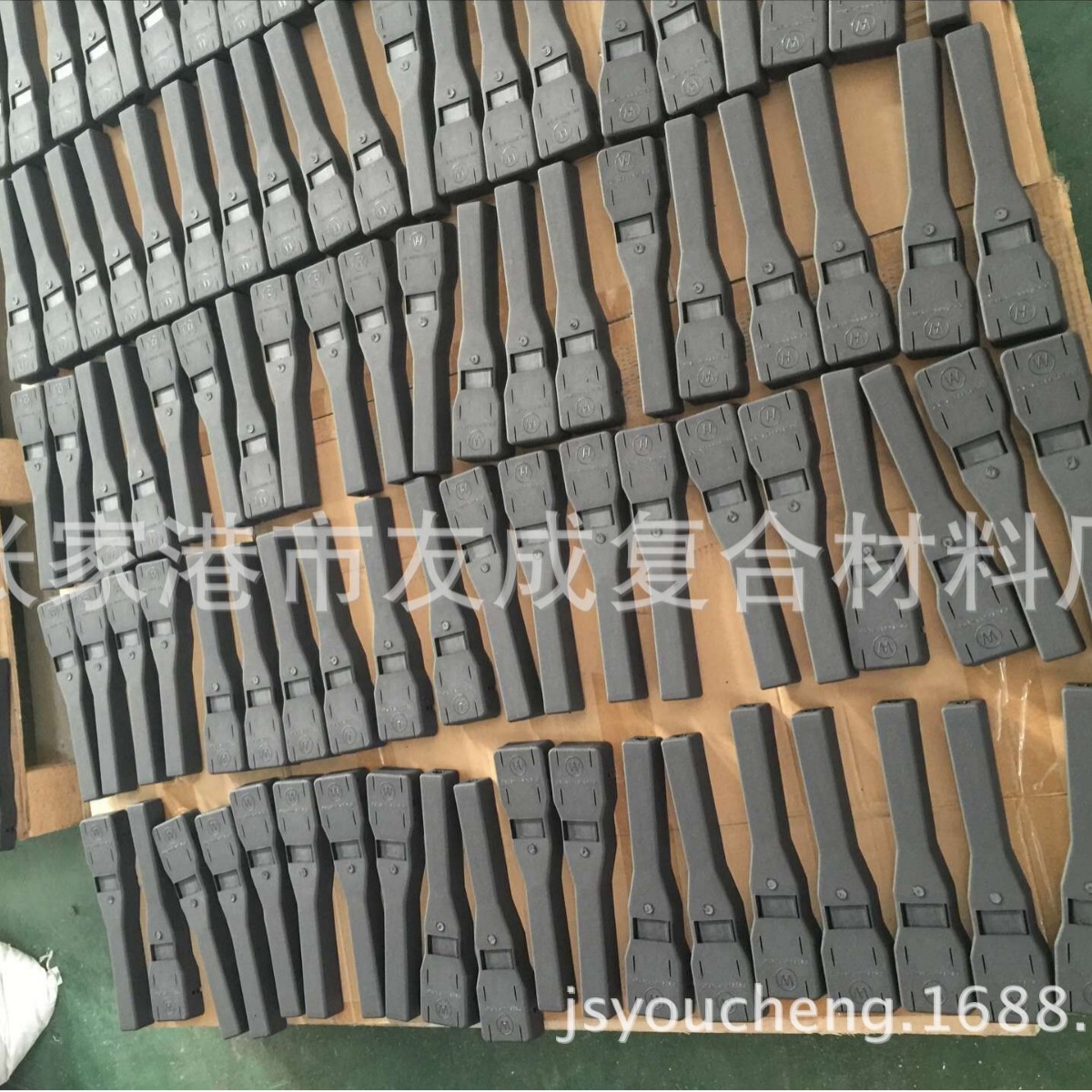 供应PBT塑料制品，量大从优，可来厂洽谈合作