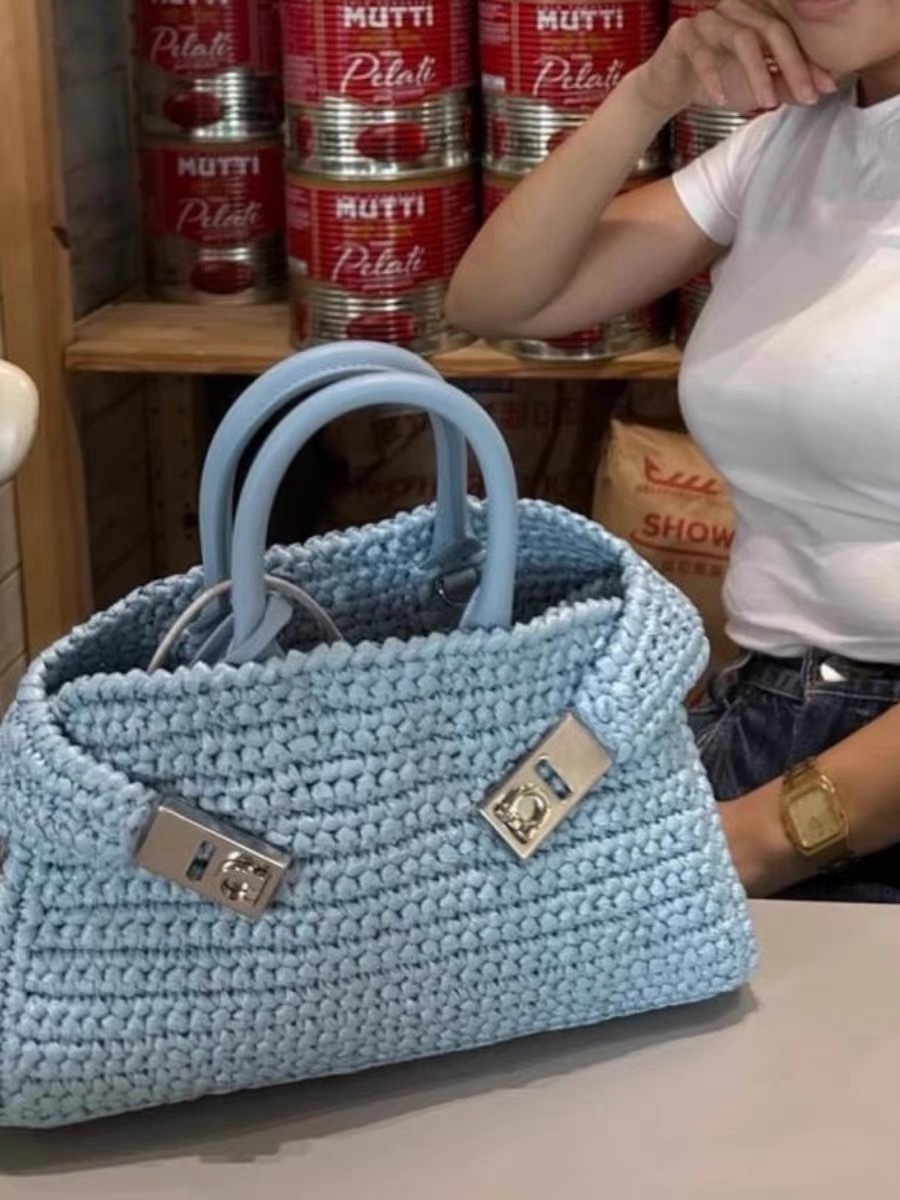 Nuova celebrità di Internet con mini design alla moda e versatile in erba intrecciata, colori contrastanti, casual singolo_voghion.com