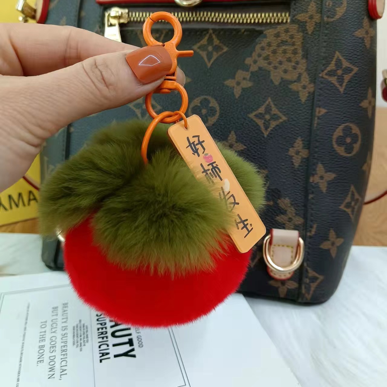 Imitación de piel de conejo Rex buena cosa sucedió Caqui colgante de peluche bola llavero bolsa de joyería teléfono móvil adornos hechos a mano de piel