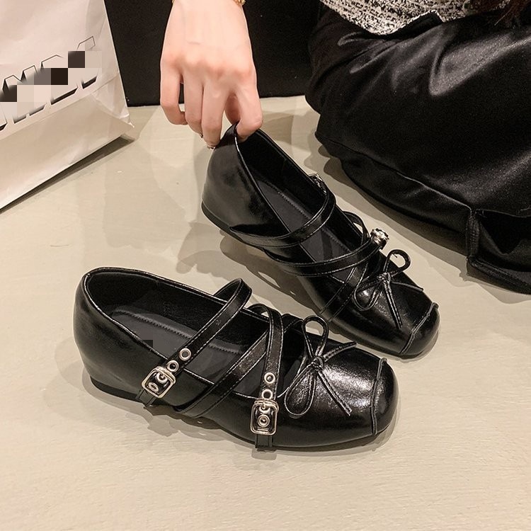 Zapatos de botón retro plateados de boca superficial para mujeres 2026 primavera y verano nuevos botones franceses con falda zapatos de ballet