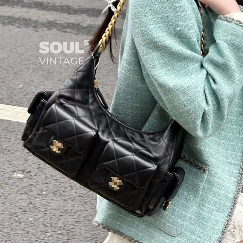 Сумка подмышечная Chanel-стиля, цепочка с ромбовым узором, чёрная 32×27 см