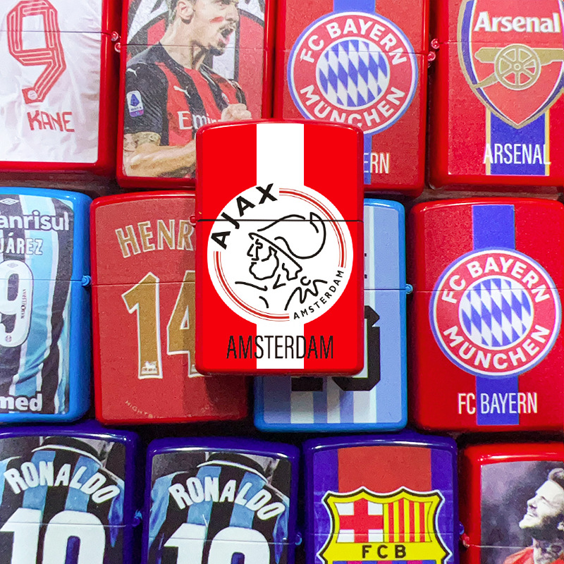 Encendedor de queroseno con diseño de jugador legendarario de la dinastía del fútbol, textura retro en relieve, acabado mate, artesanía