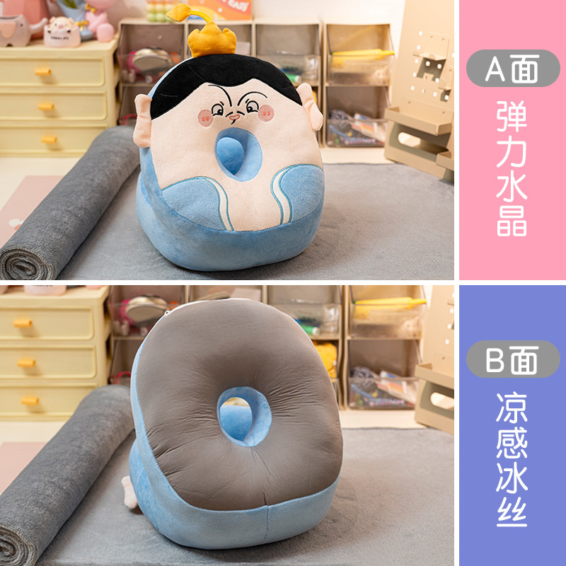 敖丙は昼寝枕をして寝ます。枕を抱いて寝ます。|undefined