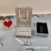 Hua Jifan's red gift box