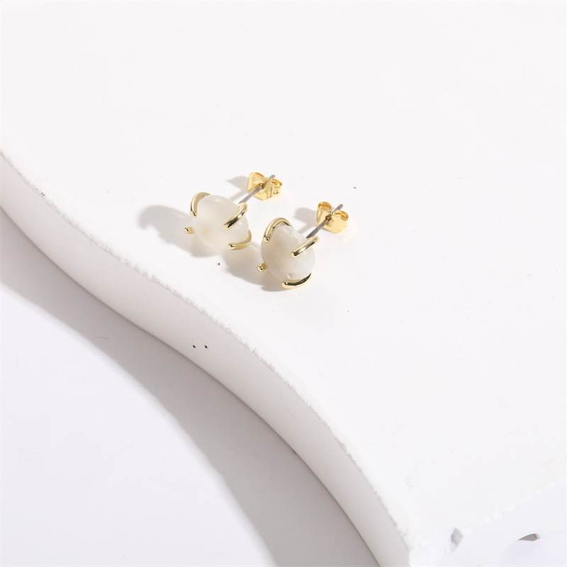 Simple Style Round Copper Gold Plated Opal Ear Studs 1 Pair