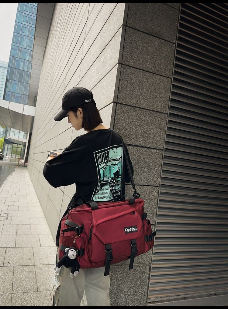 Travel bag with wet/dry separation, large capacity