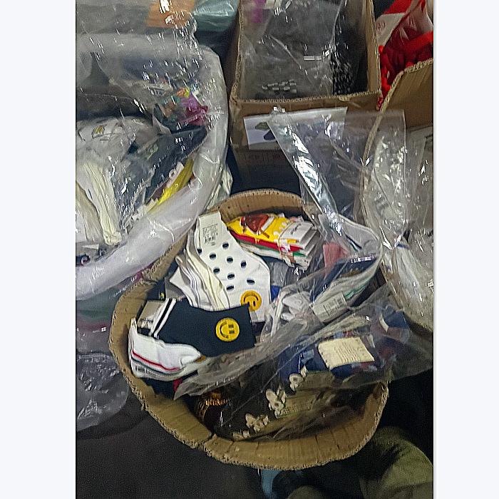 The socks are handled by more than 2 yuan. The quality of the socks is good, but the rest is not sold. It is worth the money.