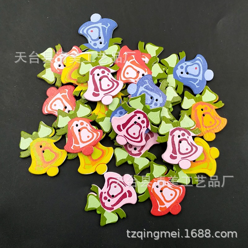 Suela blanca campana pintada botón de madera color de madera de bricolaje campana de Navidad decoración hebilla de madera 50 pc/paquete