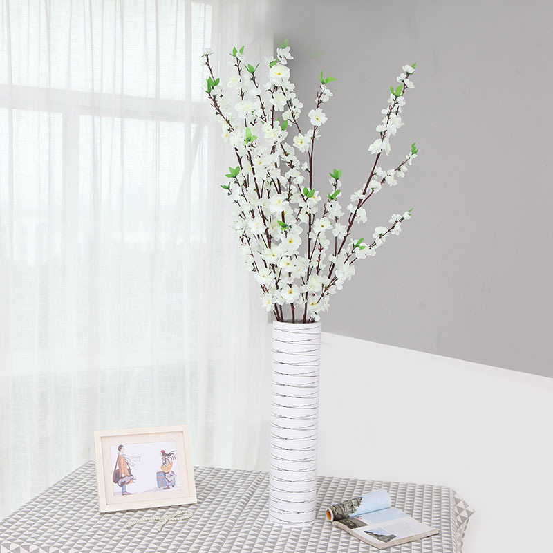 큰 복숭아 꽃 흰색