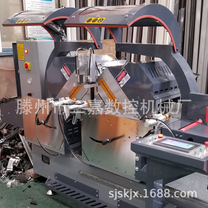 ��������˫ͷ�� ϵͳ�������Ŵ�550�ڰ˷�ת�ڽ�˫ͷ�и����Ͼ�