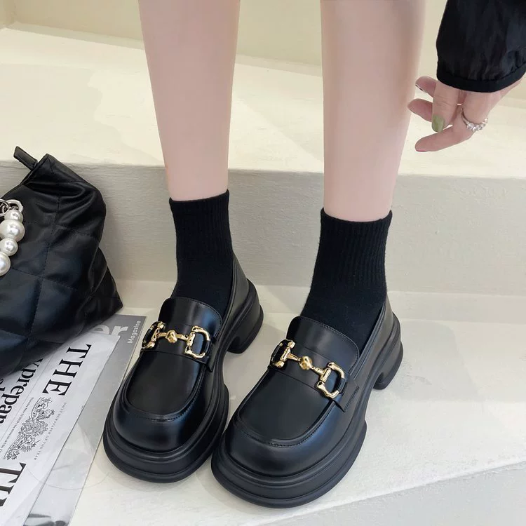 Винтажные лоферы на толстой подошве в британском стиле, женские новые маленькие кожаные туфли, Повседневная модная универсальная нишевая женская обувь, 2023 год