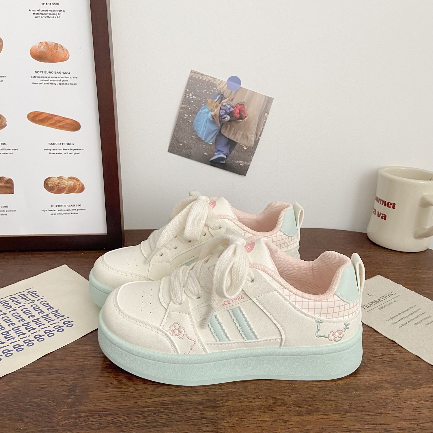 Zapatos blancos de suela gruesa rosa para mujeres transpirables 2026 primavera nuevo nicho chic diseño casual zapatos deportivos de estudiantes