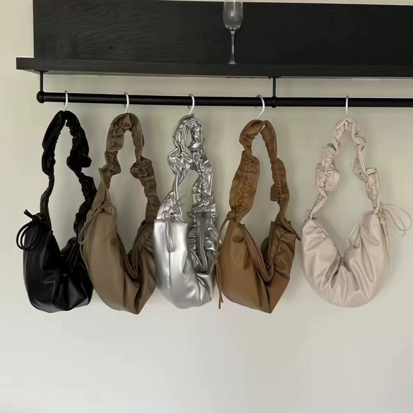 小众设计褶皱肩带蝴蝶结单肩包2025新款高级质感腋下包ins云朵包