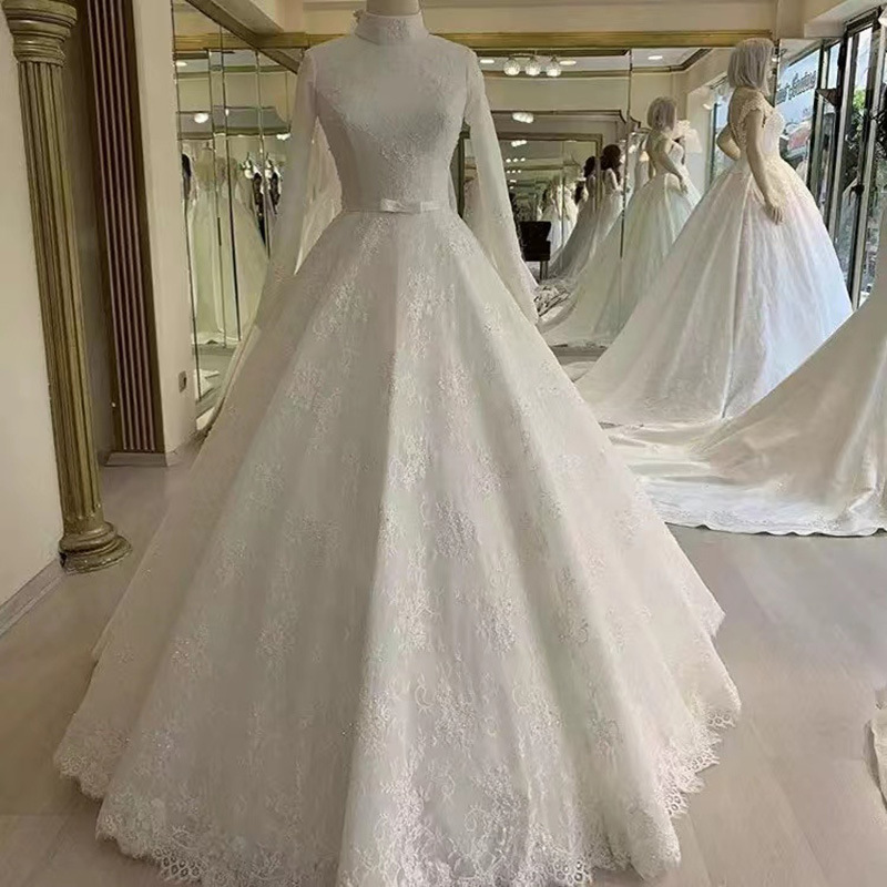 Vestido de novia de manga larga con encaje, tul puff hasta el suelo y cola tipo corte