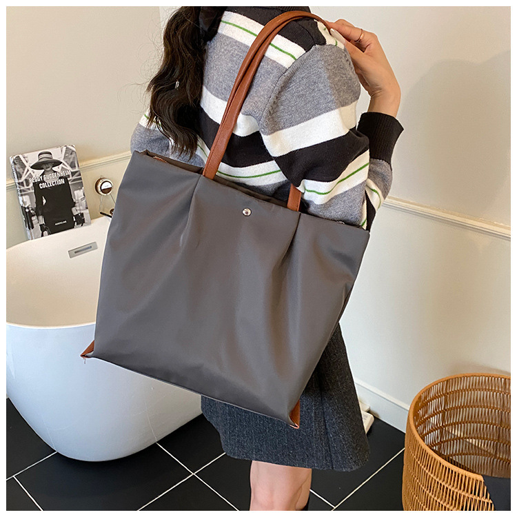 Borsa a tracolla casual da donna in tessuto Oxford, capiente, elegante e versatile, ideale per gli spostamenti quotidiani._voghion.com