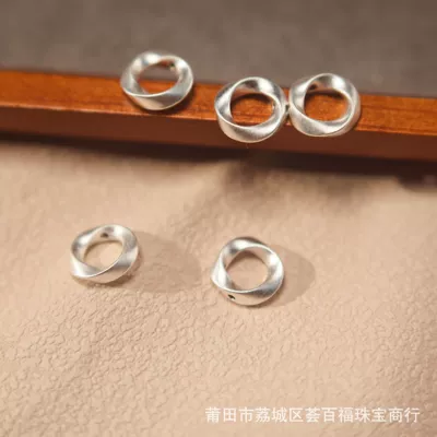 Pure silver s999 Möbius 3D hard silver accessory, hollow fashion niche light luxury ins handmade silver spacer bead accessory (Zərgərlik ara hissələri) - 3d-silver-mobius-ring-weighs-approximately-023-grams-12cm