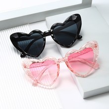 新款跨境棱角爱心太阳镜遮阳潮流时尚墨镜大框桃心眼镜可爱