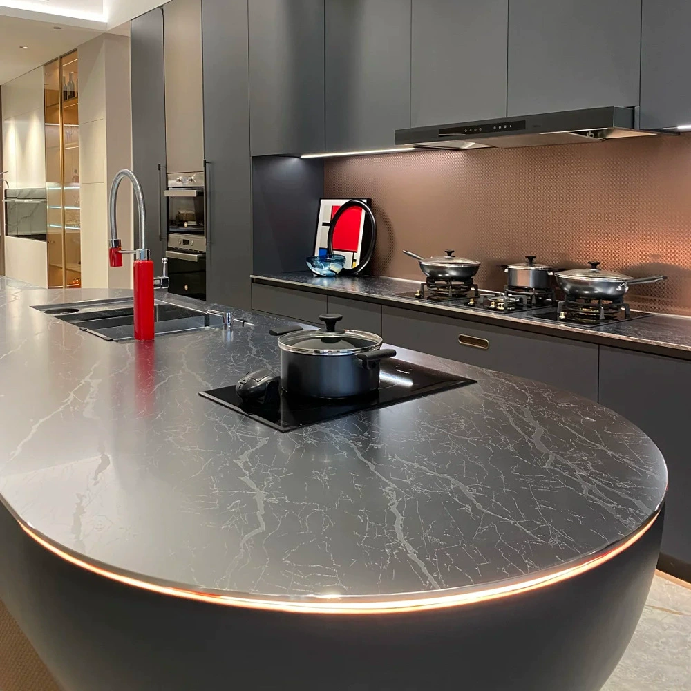 Столешница из нержавеющей стали под заказ, интегрированная кухонная рабочая поверхность с островом, полностью сварная и бесшовная конструкция.