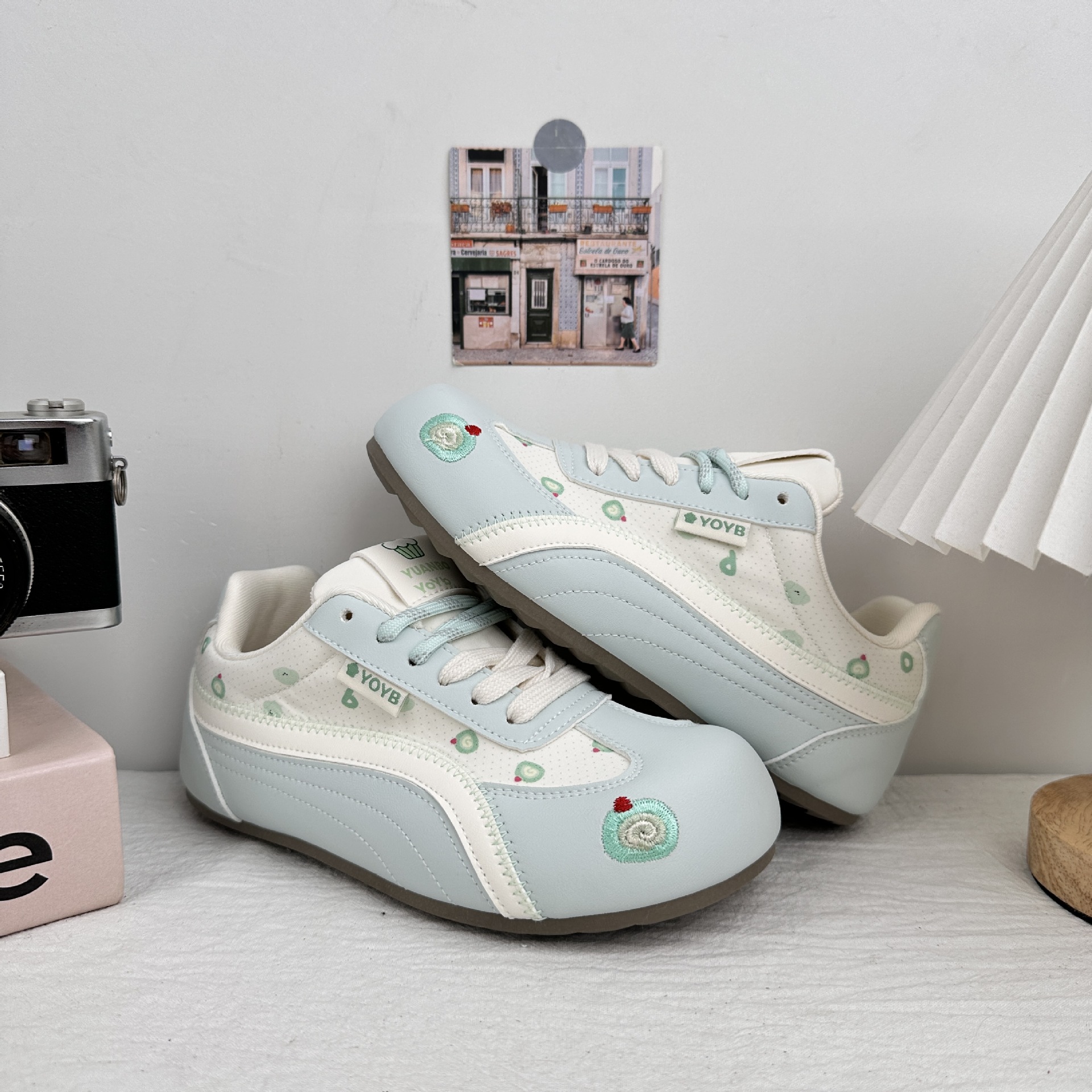 YUANBO multicolor zapatos de entrenamiento de mujeres 2025 primavera nueva variedad de zapatos deportivos casuales de cabeza redonda cordones zapatos Gump