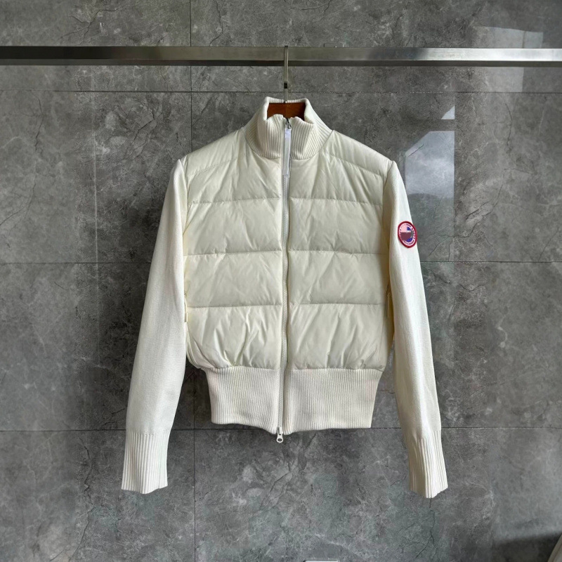 New Moncler-style wool knit patchwork down jacket for women, featuring a stand-up collar, a fitted waist, a short length, a lightweight design, and a slim fit, making it a versatile outerwear option New Moncler-style wool knit patchwork down jacket for women, featuring a stand-up collar, a fitted waist, a short length, a lightweight design, and a slim fit, making it a versatile outerwear option