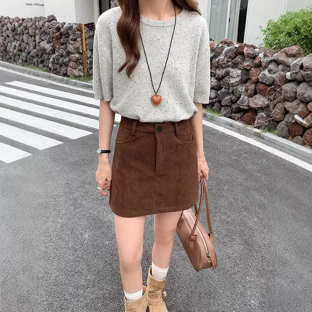 2025新款秋冬半身裙女包臀裙高腰显瘦防走光灯芯绒a字百搭短裙子