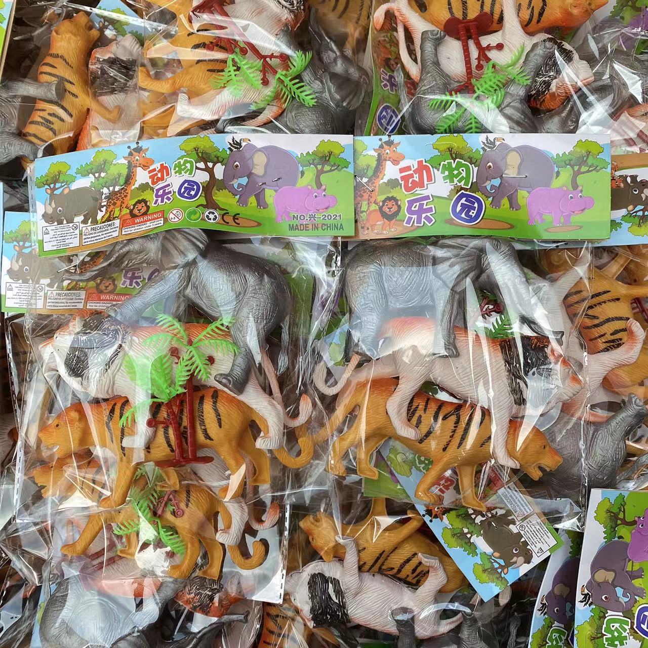 Juguetes para niños playa Tarjeta de succión juguete pistola juego casa juguete pintura juguetes 2 yuanes grandes almacenes al por mayor