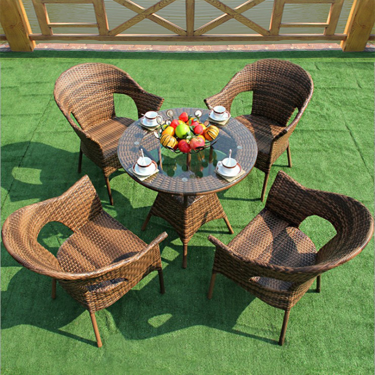 Mesa y silla de ratán al aire libre conjunto de tres piezas patio ratán balcón Silla de comedor de hotel conjunto de cinco piezas combinación de ventas directas de fábrica