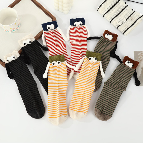Spring and autumn stripe hand-held socks women's ins fashionable dopamine color magnetic suction hand-held couples girlfriends mid-tube women's socks