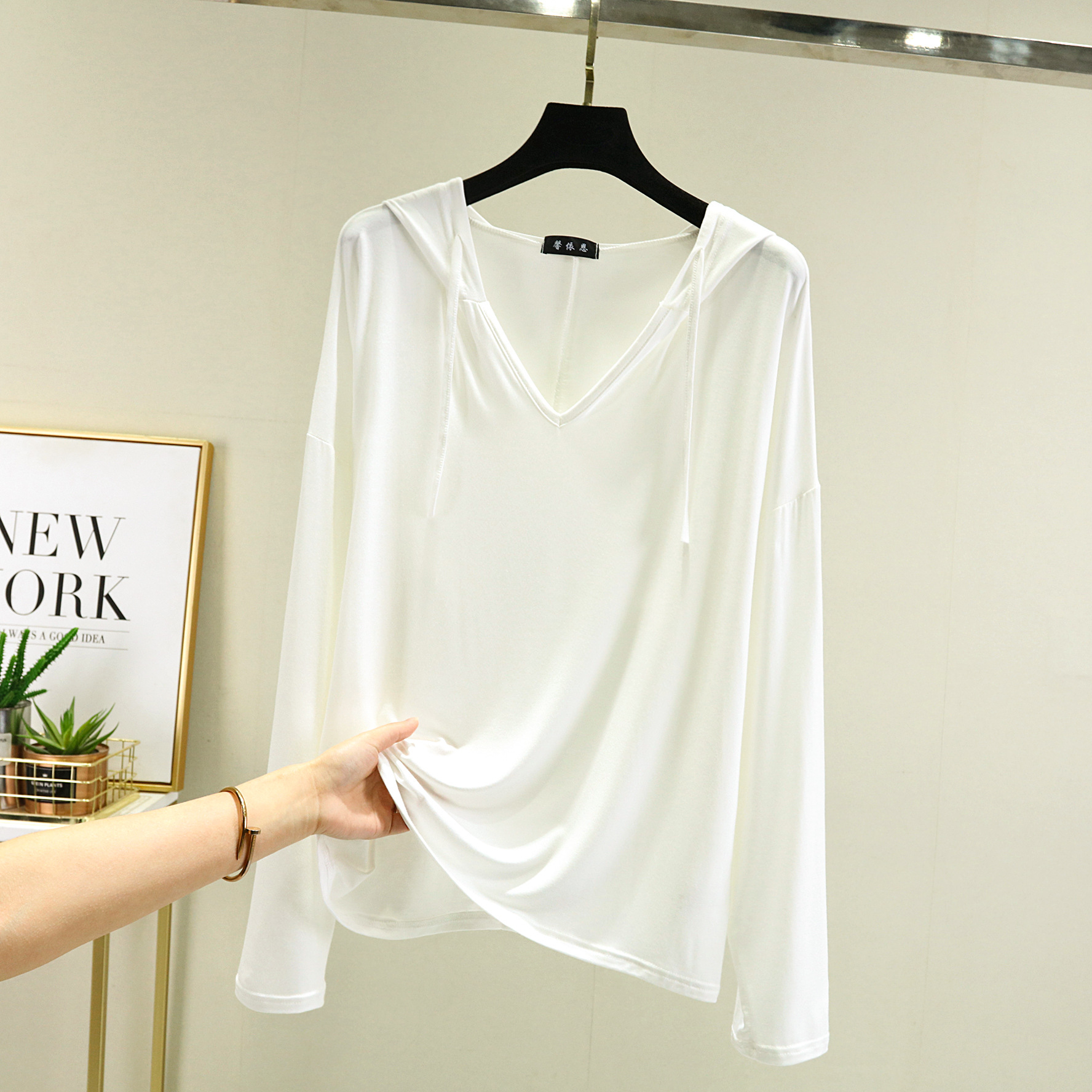 Ropa al aire libre modal Camiseta de manga larga para mujer primavera/verano más tamaño camisa suelta de fondo color sólido protección solar delgada superior suéter con capucha image 9