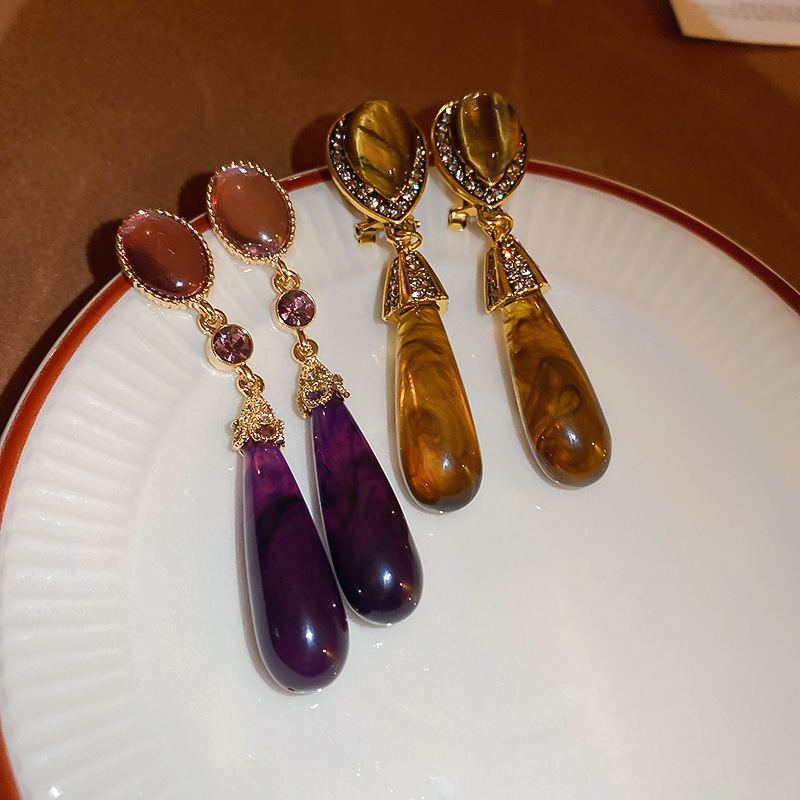 Designer style diamond inlaid resin water drop earrings, artistic retro light luxury long earrings, antique style earrings_voghion.com
