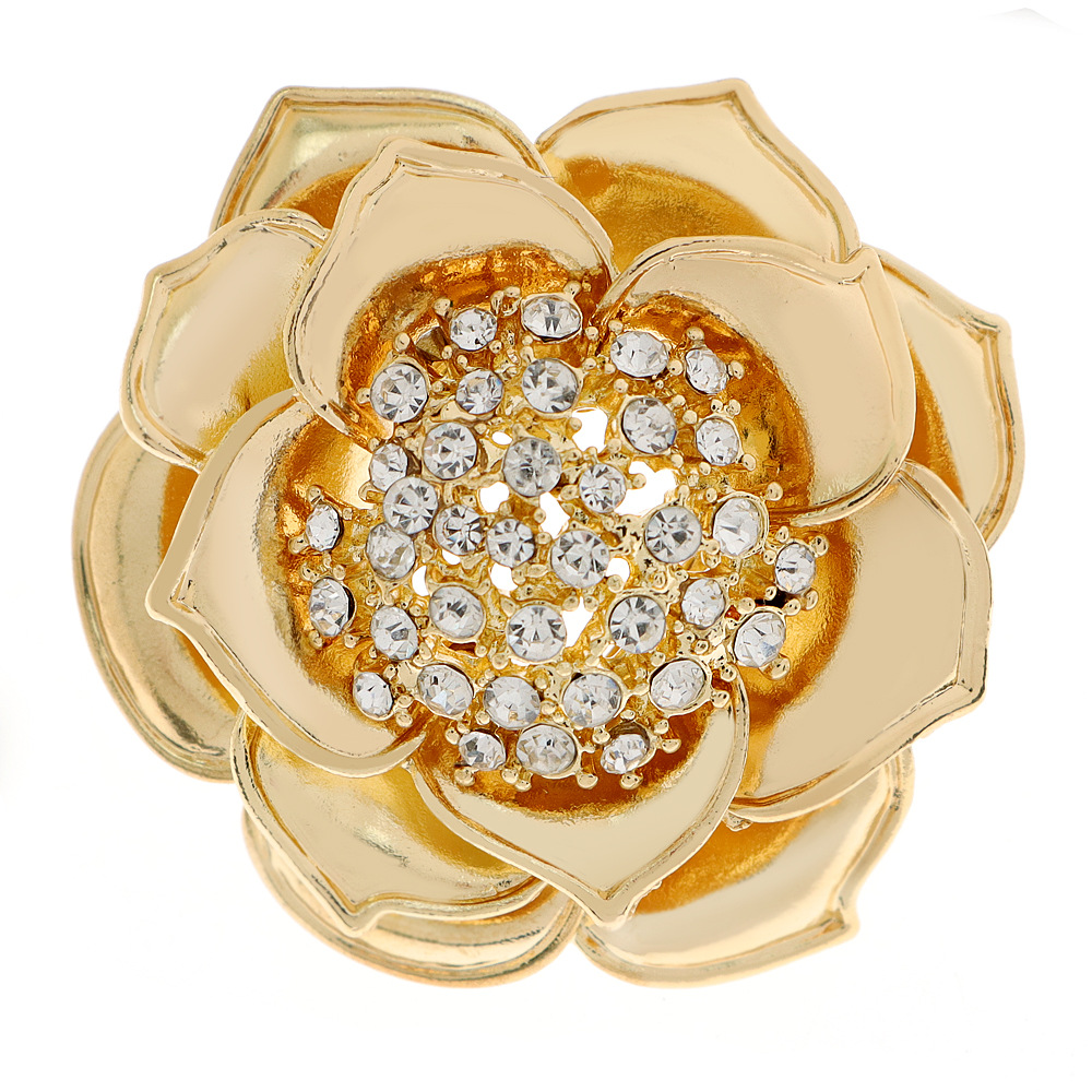 Golden three dimensional brooch