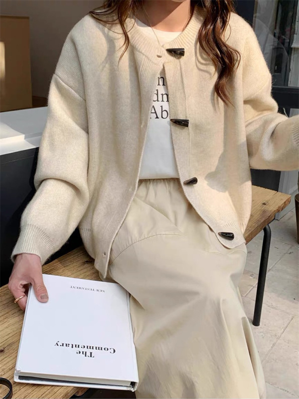 圆领牛角扣针织开衫女春秋季新款宽松百搭纯色设计感上衣长袖外套|undefined