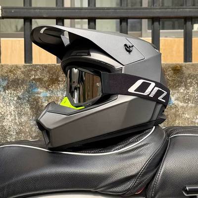 Motosiklet kaskı (dəbilqə) — Biking Downhill Full-Cover Helmet, All-Season - matt-titanium-gray-orz-black-frame-silver-plated-s